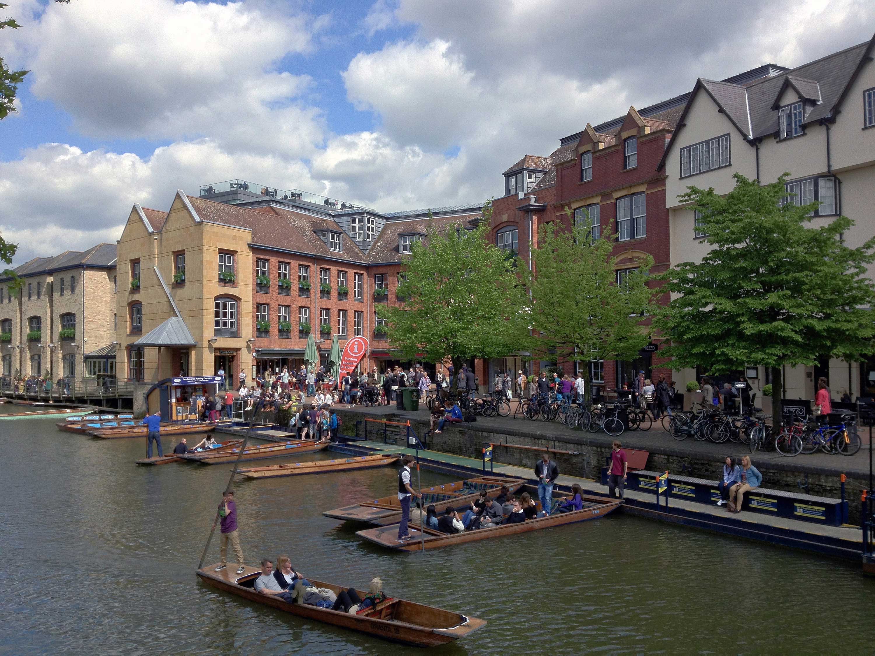 Busy Queyside with people punting