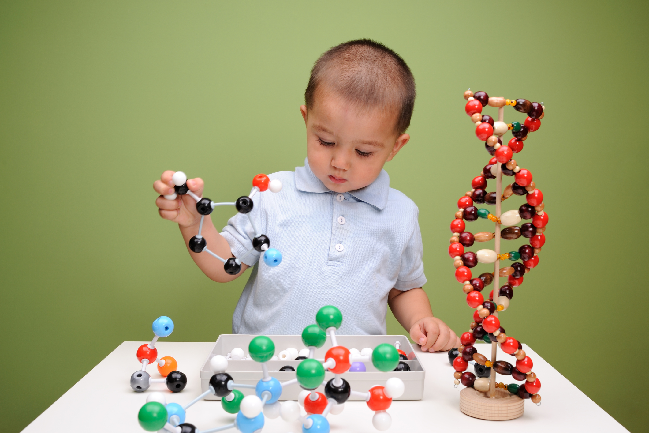 Child building molecule
