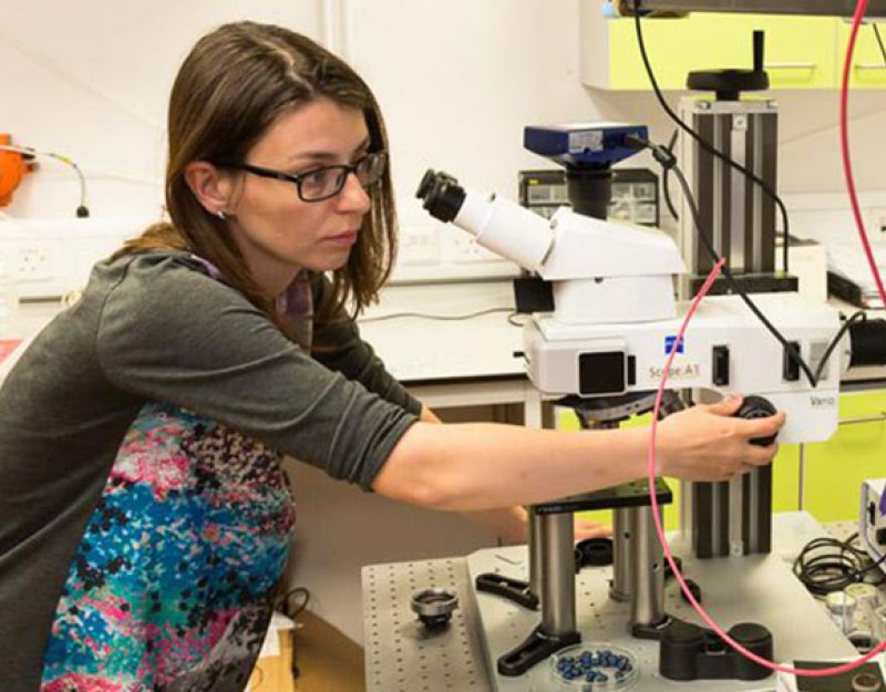 Silvia Vignolini in lab