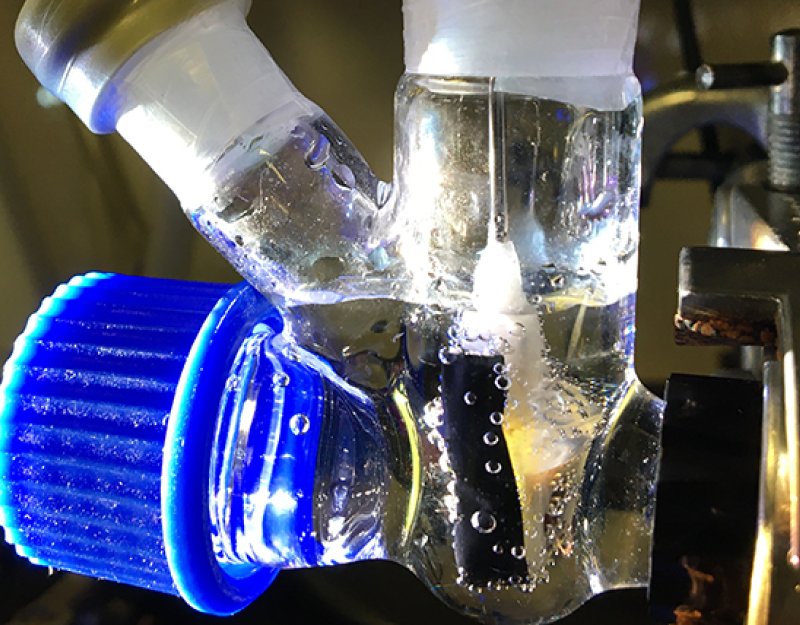 A photoreactor with an artificial leaf working under solar irradiation