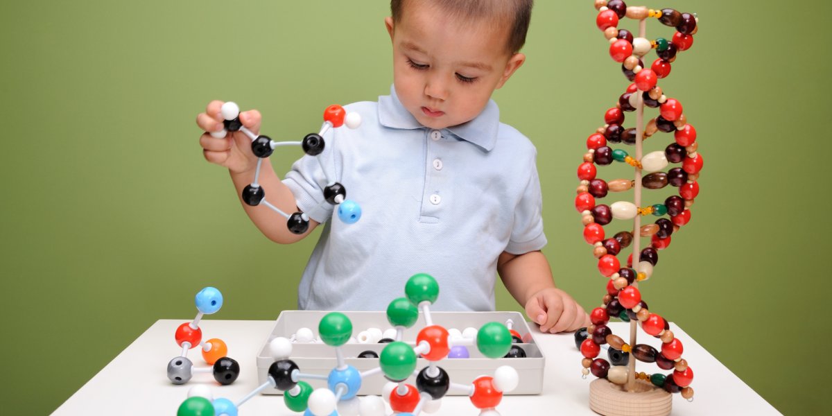 Child building molecule